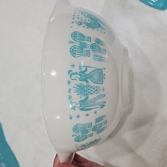 Vintage Pyrex Amish Blue Butterprint Bowls! - Picture 10 of 17